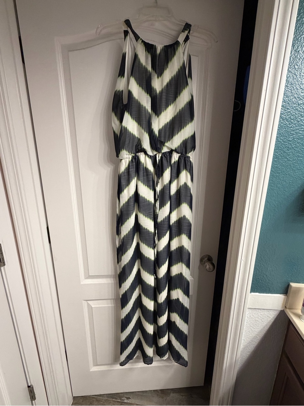 Sleeveless Chevron Maxi Dress in Black and Cream